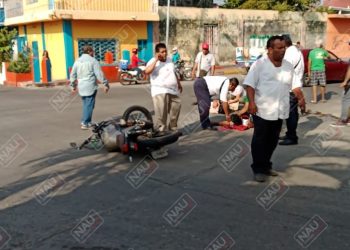 Una Pareja resulta con lesiones al chocar contra un taxi