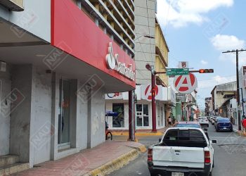 Acusan a dos migrantes extra-continentales de robar 18 mil 300 pesos