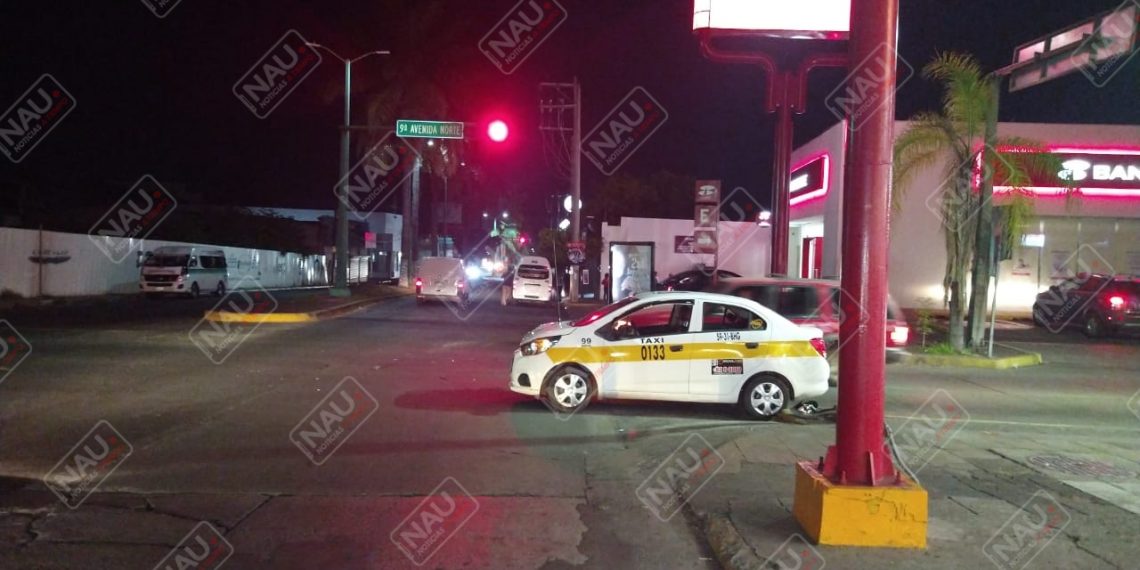 No vieron el semáforo y chocaron