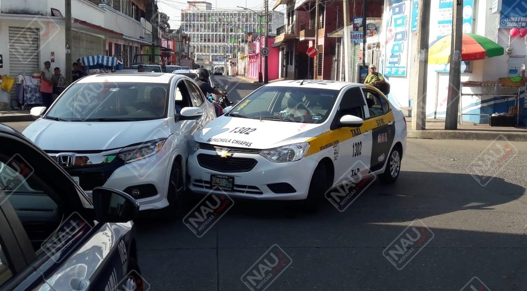 Taxista ocasiona accidente