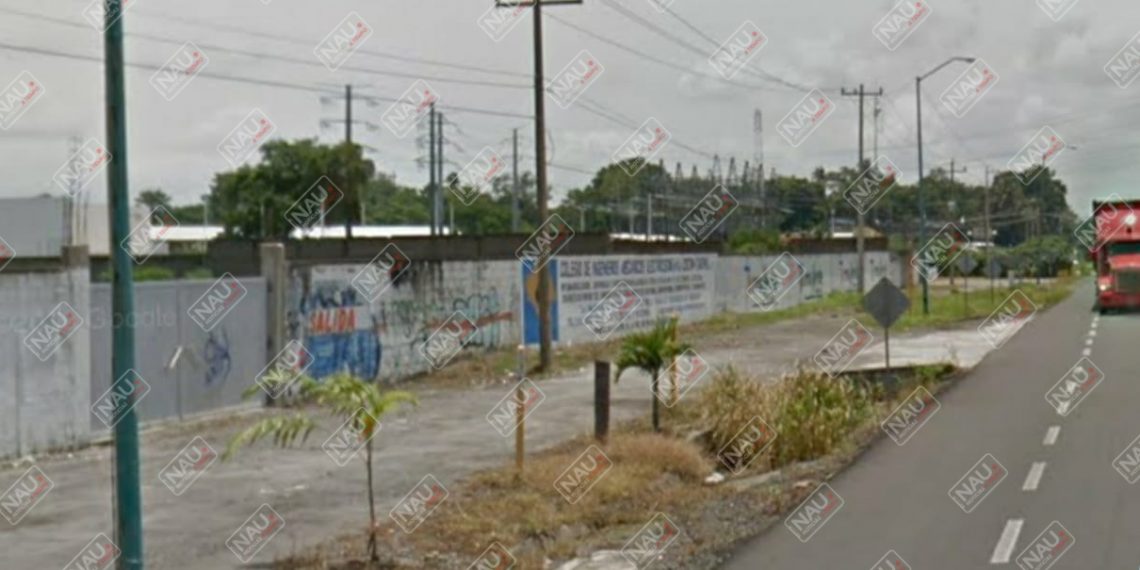 Roban autopartes en un vehículo en el libramiento sur poniente