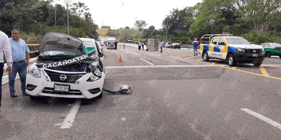 Choque termina en volcadura