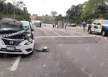 Choque termina en volcadura