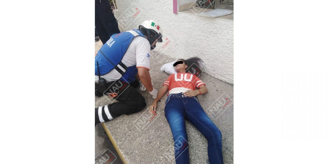 Atiende SAE joven mujer que convulsionó