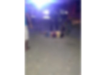 Los lesionaron a balazos para robarles una motocicleta y un celular