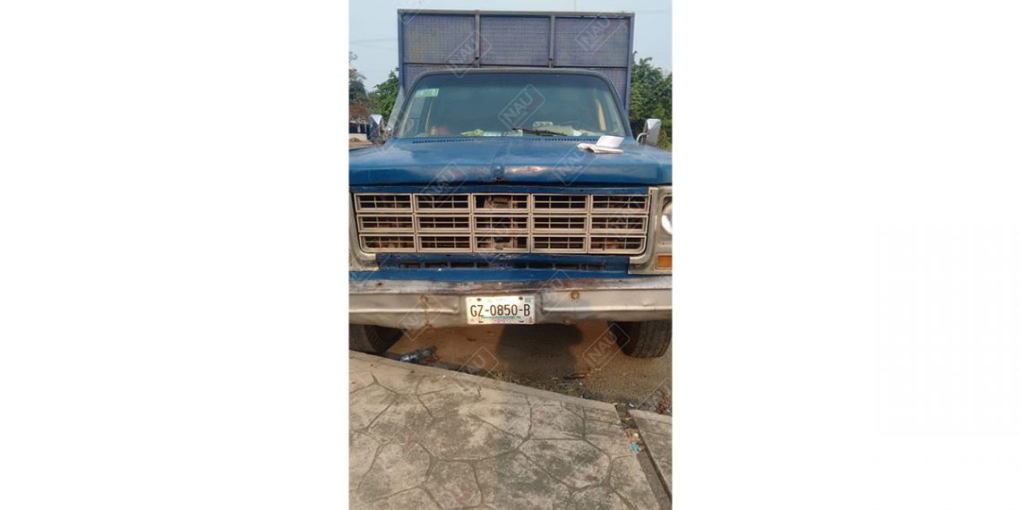 Llevaban abarrotes en un vehículo que no acreditaron su legal procedencia