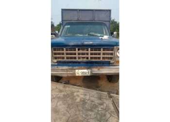 Llevaban abarrotes en un vehículo que no acreditaron su legal procedencia