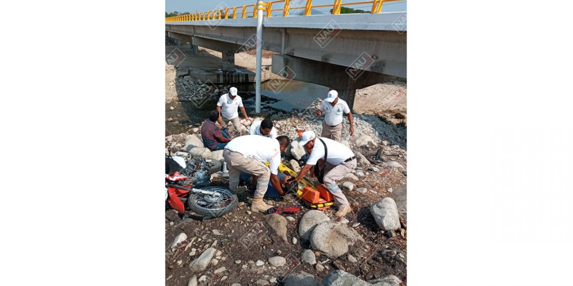 Camioneta Impactó a dos personas que viajaban en una motocicleta