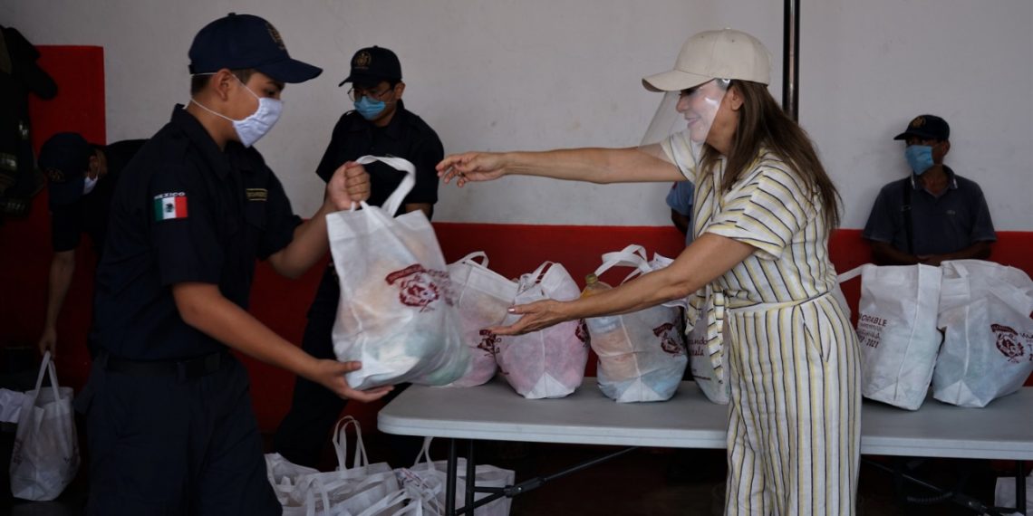 Urbina Castañeda Entrega Apoyos Alimentarios Al Heroico Cuerpo De Bomberos
