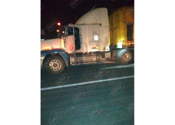 Un tráiler fue abandonado en el puesto de control de Tuzantán