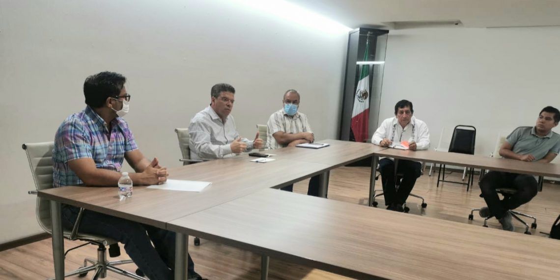 Gobierno da seguimiento a maestros acreditados