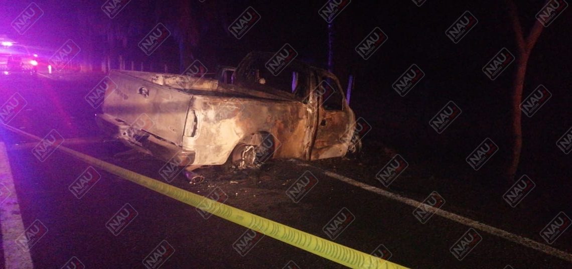 Murió calcinado al chocar su vehículo contra una palmera