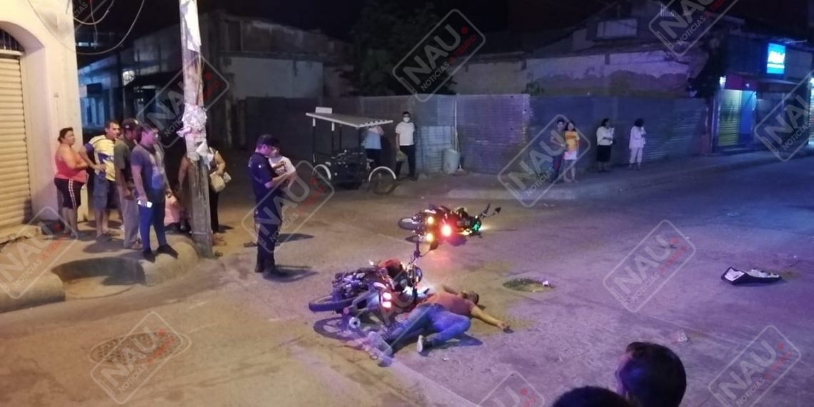 Cuatro personas lesionadas al chocar dos motocicletas