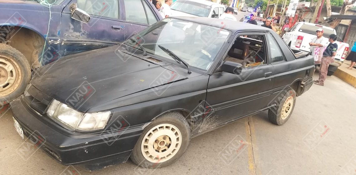 Choca contra vehículo estacionado