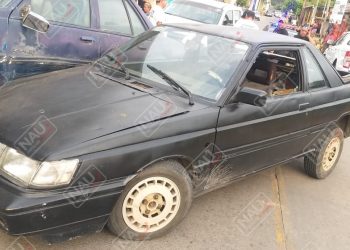 Choca contra vehículo estacionado