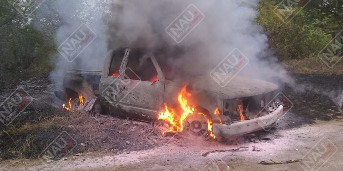 Vehículo quedó reducido a chatarra tras incendiarse
