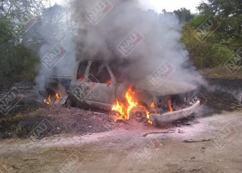Vehículo quedó reducido a chatarra tras incendiarse