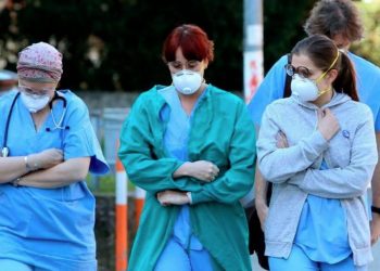 El muerto al hoyo y el vivo al pollo