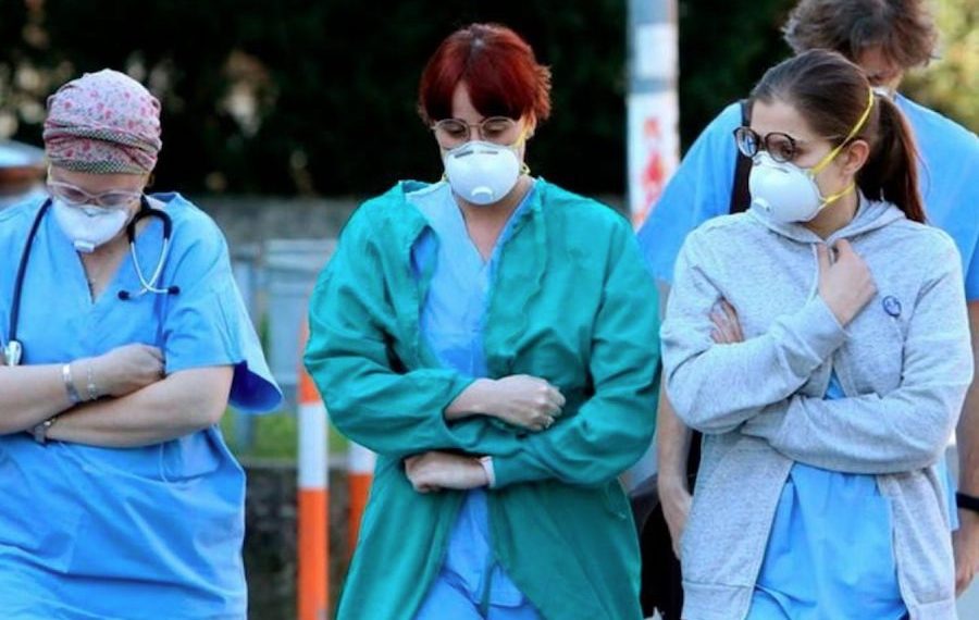 El muerto al hoyo y el vivo al pollo