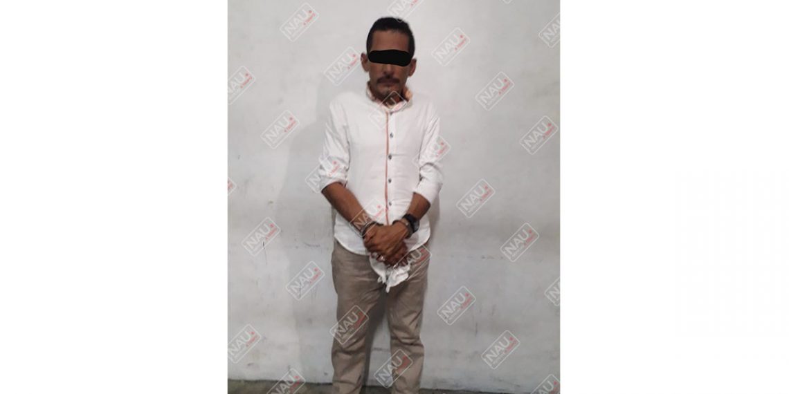 Llevaba cuchillo y marihuana