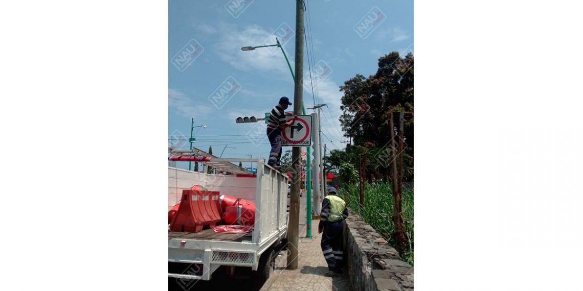 Vialidad Municipal Continúa Colocando Señalamientos Viales