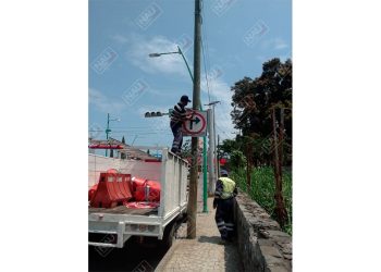 Vialidad Municipal Continúa Colocando Señalamientos Viales