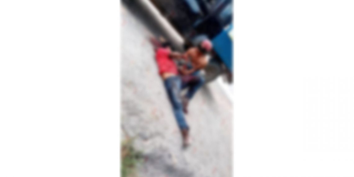 Motociclista casi mata a una persona al agredirlo de un machetazo en la cabeza