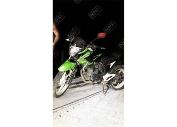 Abandonan Motocicleta tras robo de un celular