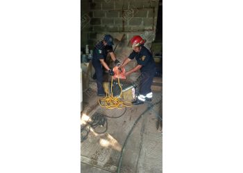 Rescata Bomberos un perro que cayó a un pozo