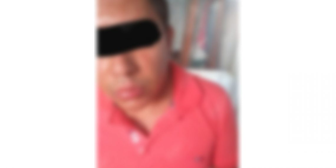 Casi le quita un brazo su primo