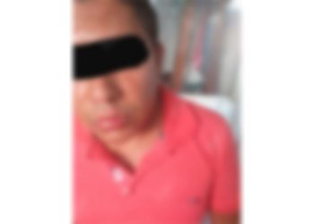 Casi le quita un brazo su primo