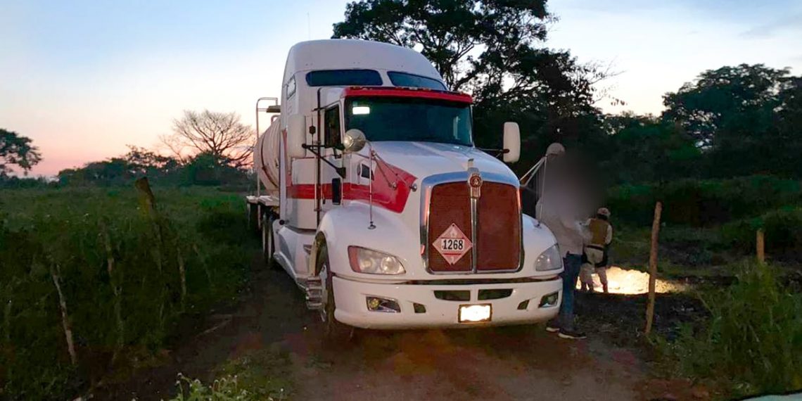 ASEGURA FGR 20 MIL LITROS DE HIDROCARBURO EN REFORMA, CHIAPAS