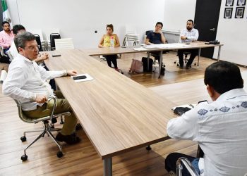 Atiende Ismael Brito a docentes acreditados