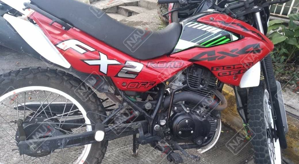 En la madrugada de este jueves abandonan una motocicleta