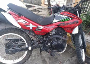 En la madrugada de este jueves abandonan una motocicleta