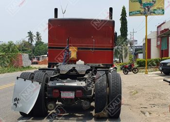 Motociclista se estrelló contra llanta de cabezal de un tráiler estacionado
