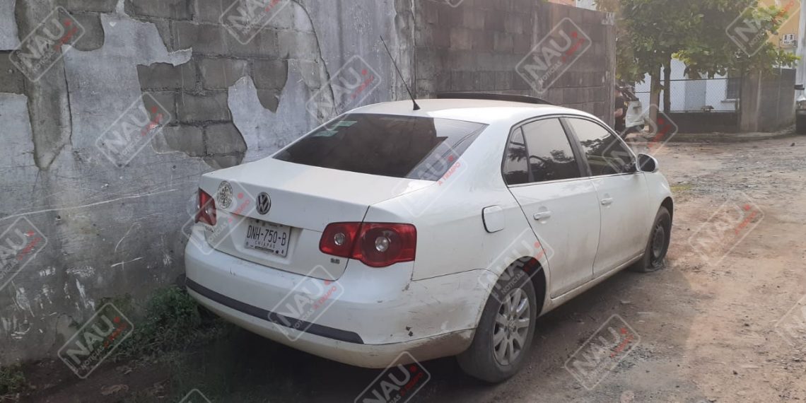 Robaron un vehículo en la Colonia Coapante y fue abandonado camino a la pita