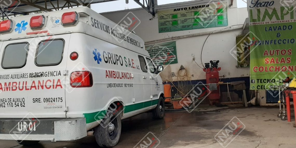 Sanitizan ambulancias de SAE