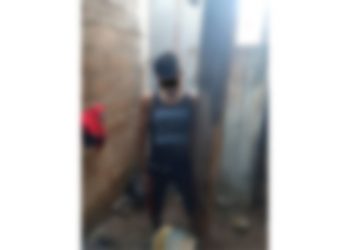 Escapó por la puerta falsa