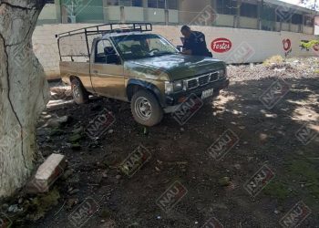 Abandonaron dos vehículos en la carretera a Raymundo Enríquez