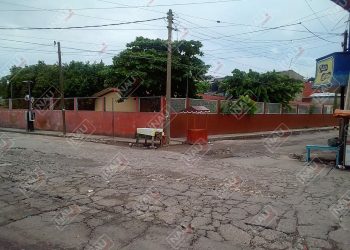 Delincuente roba con lujo de violencia el bolso a tesorera de un grupo de Compartamos