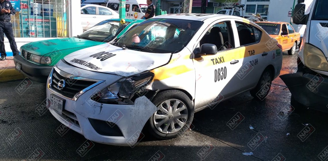 Semáforo descompuesto ocasiona accidente