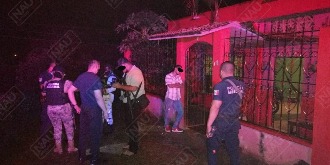 Le dieron dos balazos en el interior de una vivienda