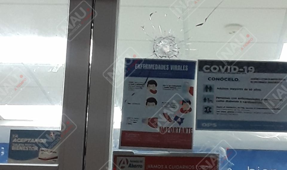 Balean farmacia del Ahorro por no venderle azitromicina