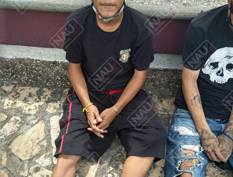 Fumaban marihuana en la vía pública