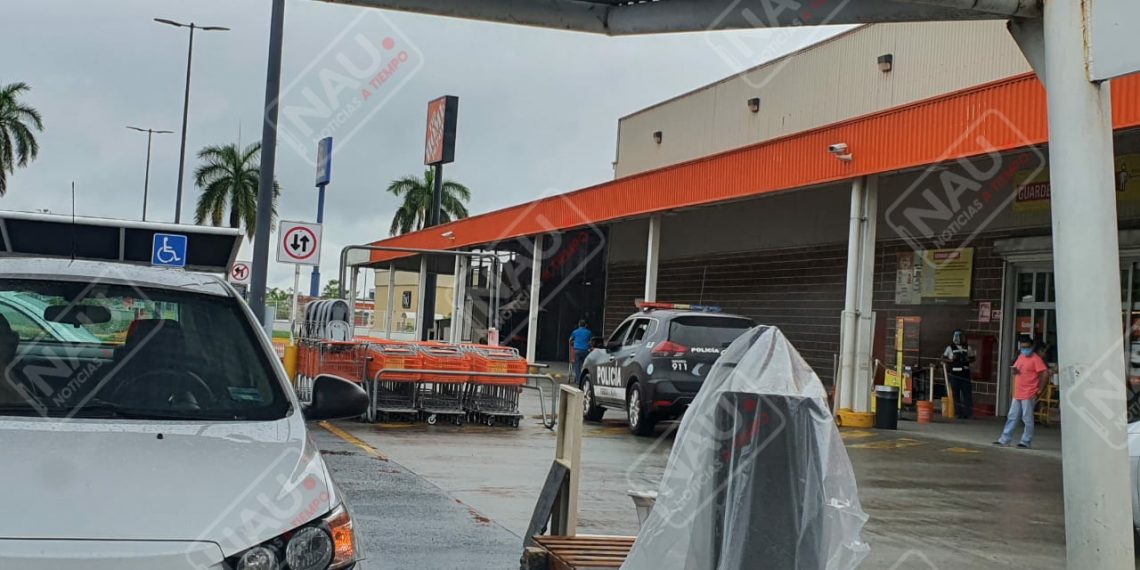 Roban 150 mil pesos de una camioneta en Home Depot