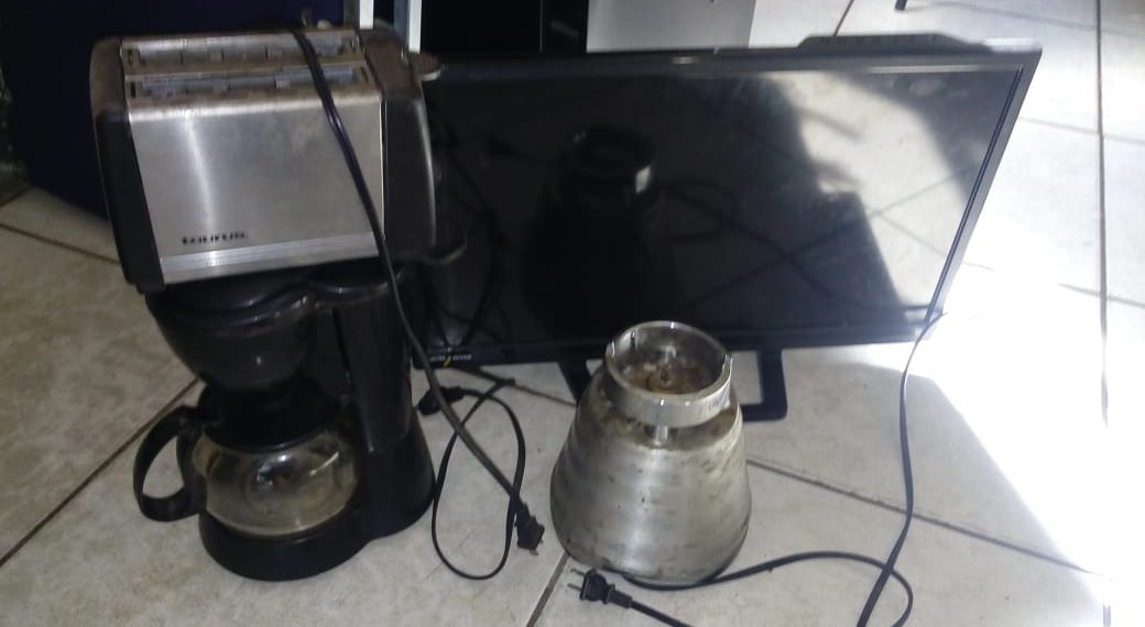 POLICÍAS MUNICIPALES DETIENEN A SUJETO POR ROBO A CASA HABITACIÓN