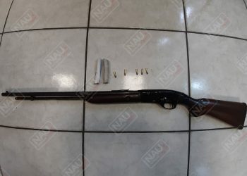 Detienen a sujeto con un rifle y marihuana