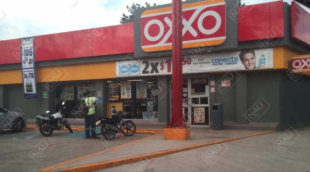 Asaltan Oxxo de par vial