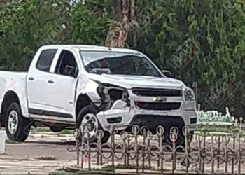 Camioneta de presidencia de Huehuetán chocó en el parque 5 de mayo